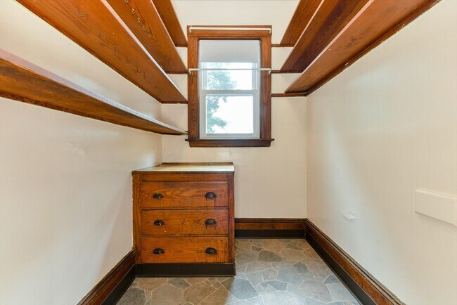 Building Photo - 652 South St