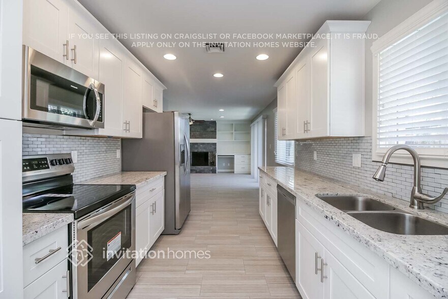 Building Photo - 1140 E Malibu Dr