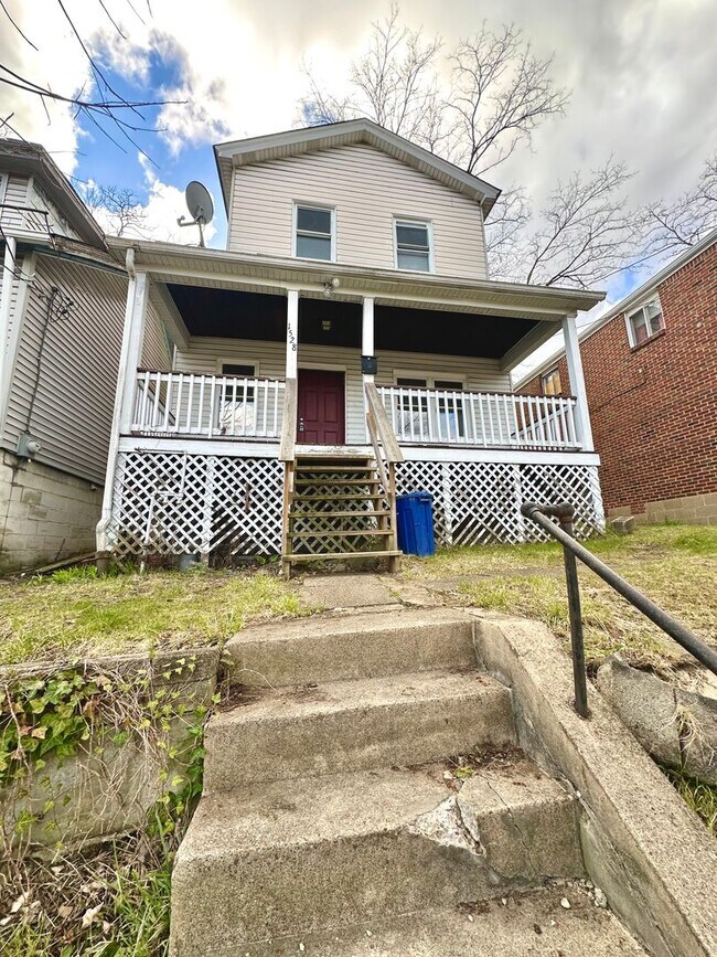 2 Bed 1 Bath home in Beechview Close to 1528 Dagmar Ave