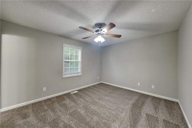 Building Photo - 214 Brookside Dr