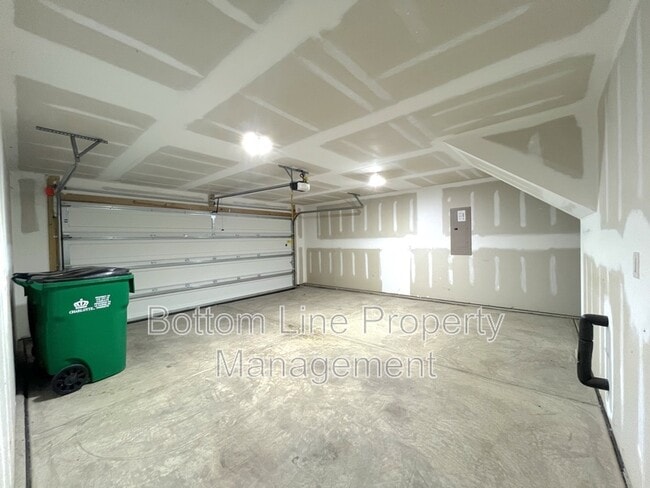 Building Photo - 636 Newfound Hollow Dr