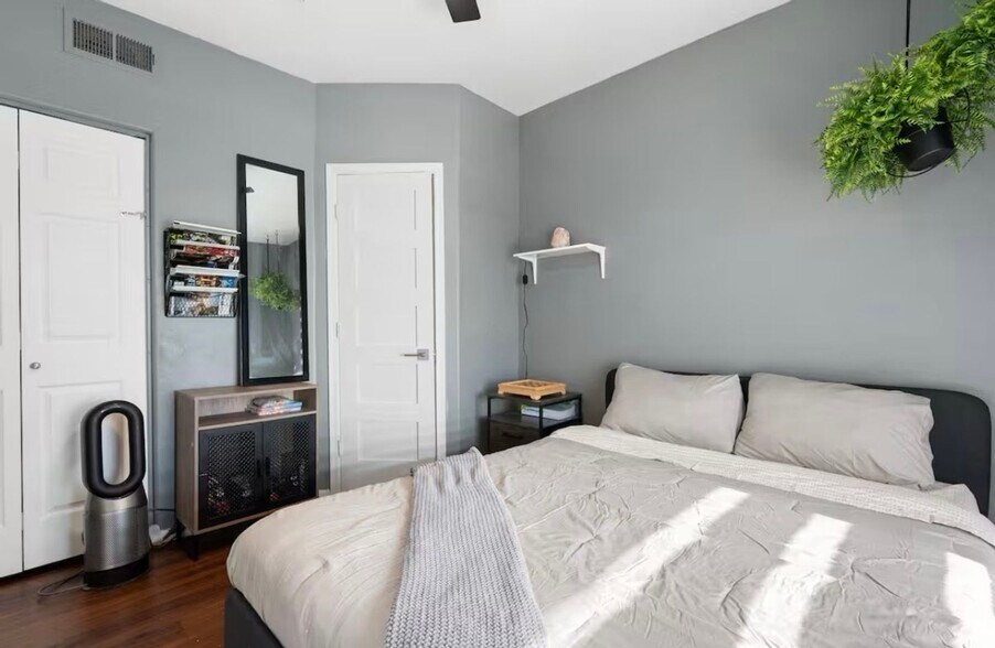 Building Photo - 15095 N Thompson Peak Pkwy