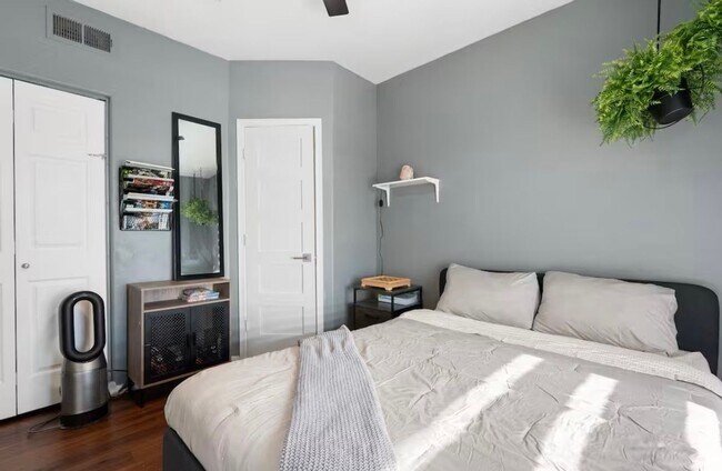 Building Photo - Charming 2BR Condo in Scottsdale