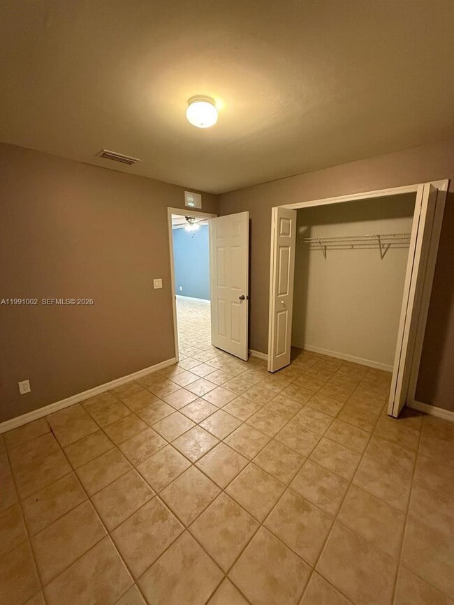 Building Photo - 4412-4426 26th St SW