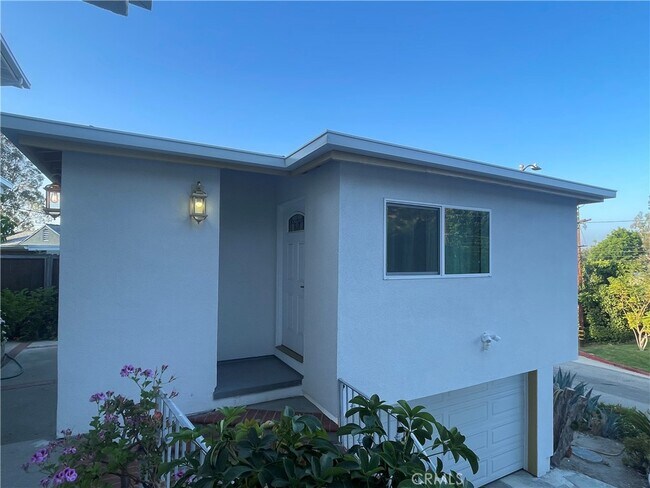 Building Photo - 15032 Valley Vista Blvd