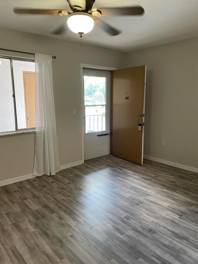 Building Photo - 2878 Donnelly Dr