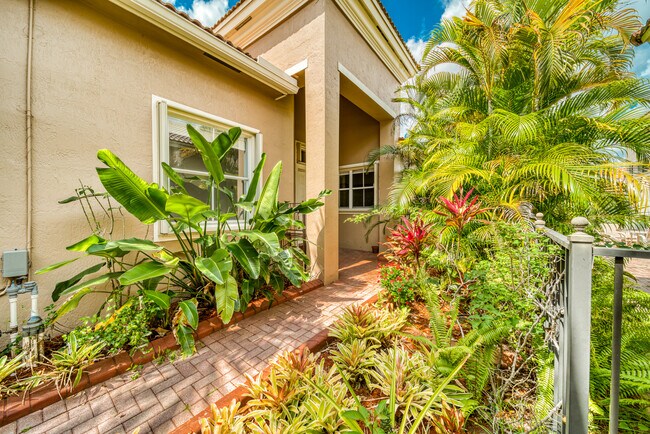 Building Photo - 5818 NW 119th Dr