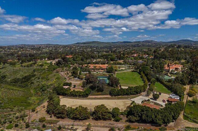 Building Photo - 5305 La Crescenta Rd