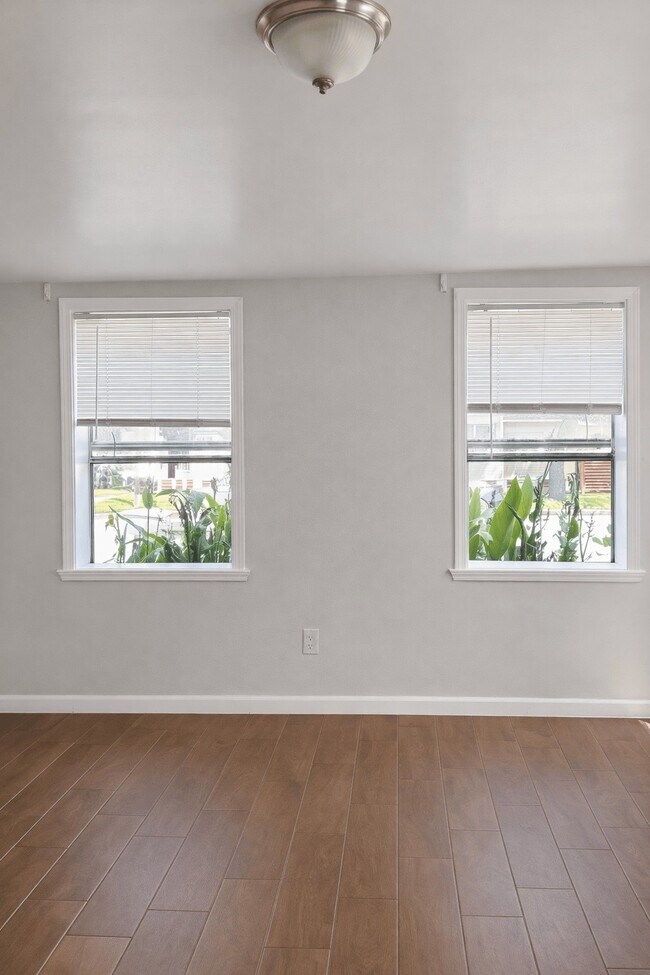 Building Photo - 1901-1940 40th St