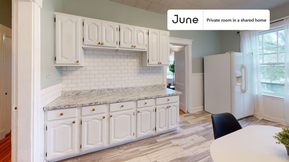 Building Photo - Room in Shared 4 bed/1 bath home in Dorchester Center