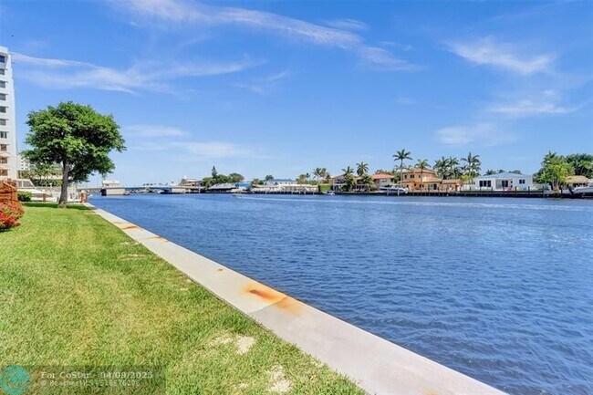 Building Photo - 3100 NE 48th St