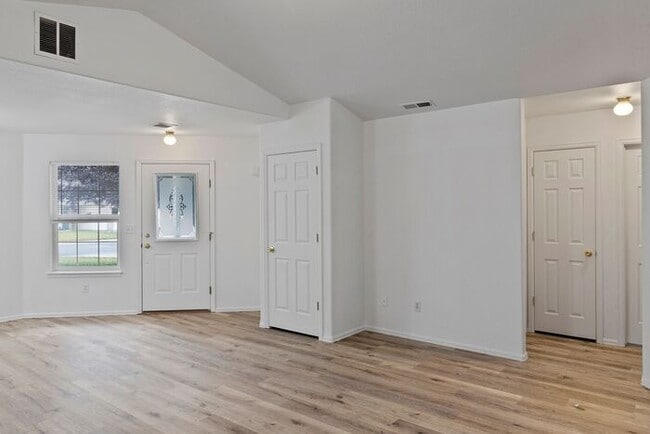 Building Photo - Wonderful 3 Bedroom Home with New Flooring and Paint