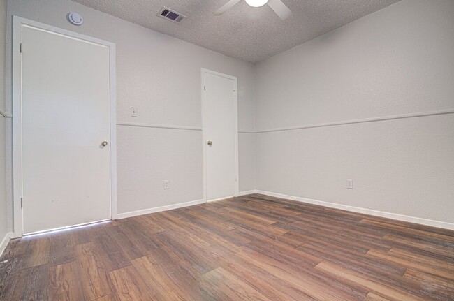 Building Photo - 819 Sirocco Dr