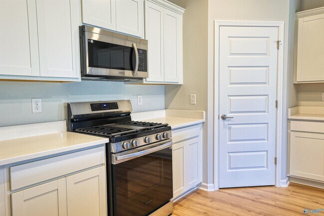 Building Photo - 14440 Mountain Strm Dr