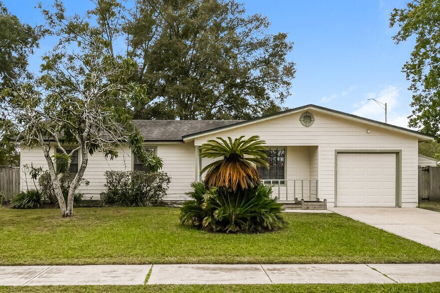 Primary Photo - 8804 Falcon Trace Dr S