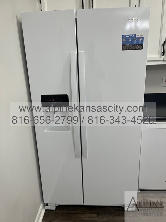 Building Photo - 2 Units Available Across from Congress Mid...