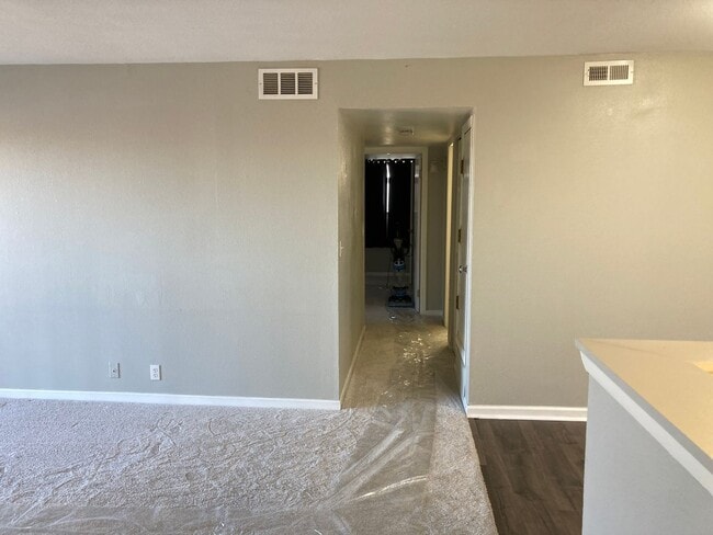 Building Photo - Beautifully Renovated 2-Bed, 2-Bath Condo ...