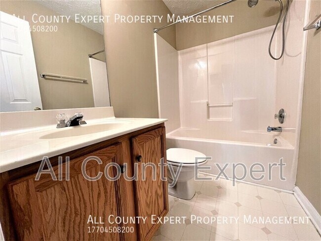 Building Photo - 520 Lazy River Ln