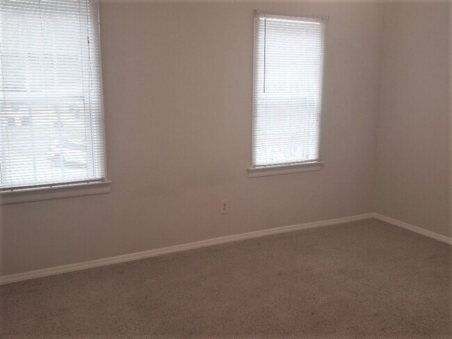 Building Photo - MAFR1505