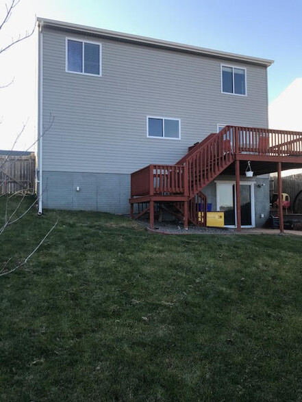 Great fenced back yard. - 6965 N 88th St