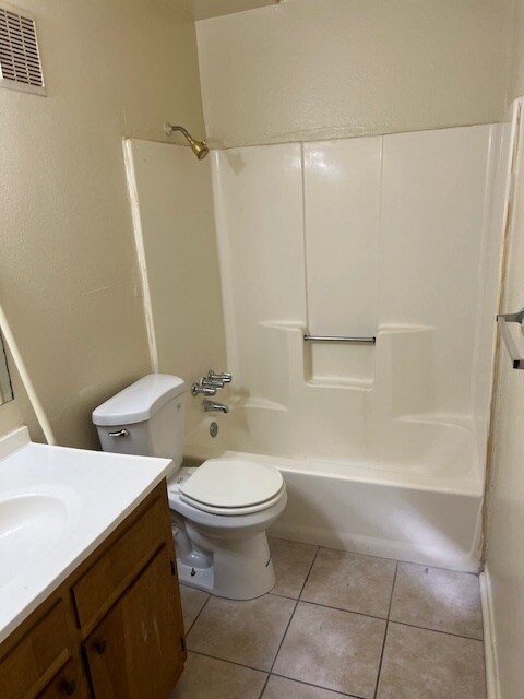 Interior Photo - 208 Veterans Ave