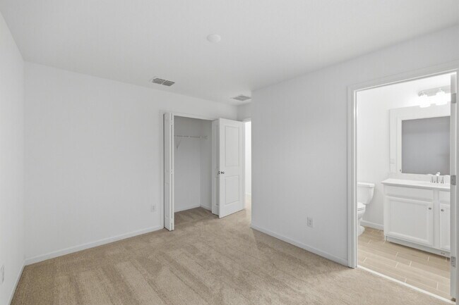 Building Photo - ***Special Remaining April free rent*** | Move-In Ready Rental in Prime SW Ocala Location