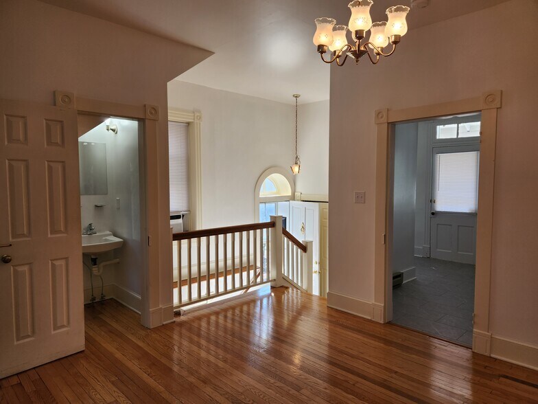 Building Photo - 125 Peyton St