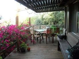 Building Photo - 2033 Park Dr