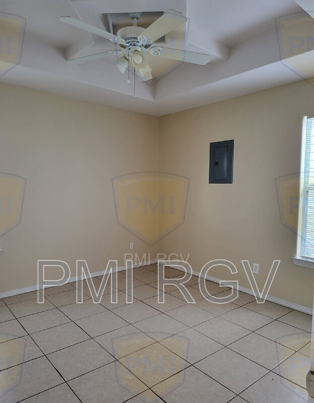 Building Photo - 1502 Quitaca Dr