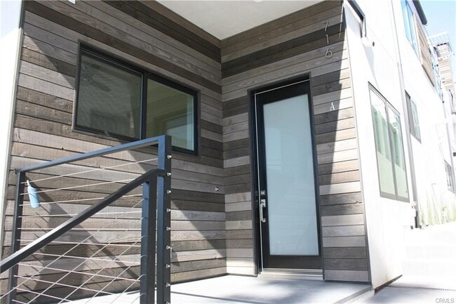 Building Photo - 716 N Juanita Ave