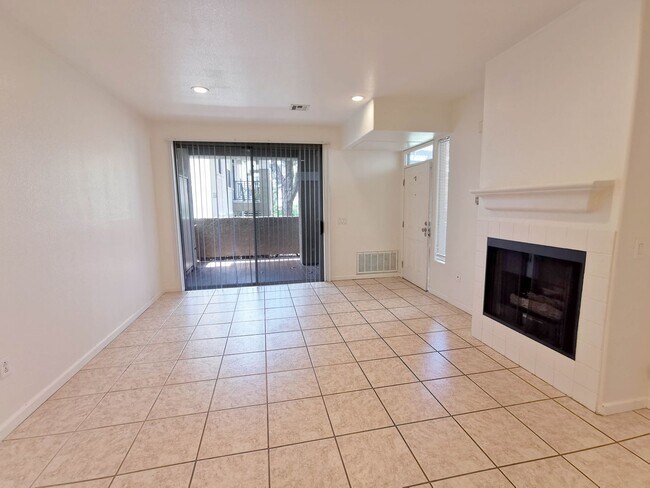 Building Photo - Open and bright 2 bedroom, 2 bath condo in Carmel Valley
