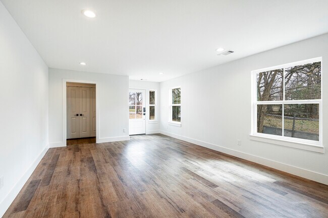 Building Photo - 1521 S Rusk Ave