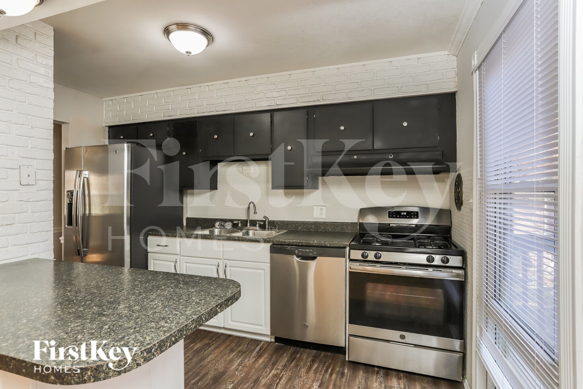 Building Photo - 105 Roland Ave