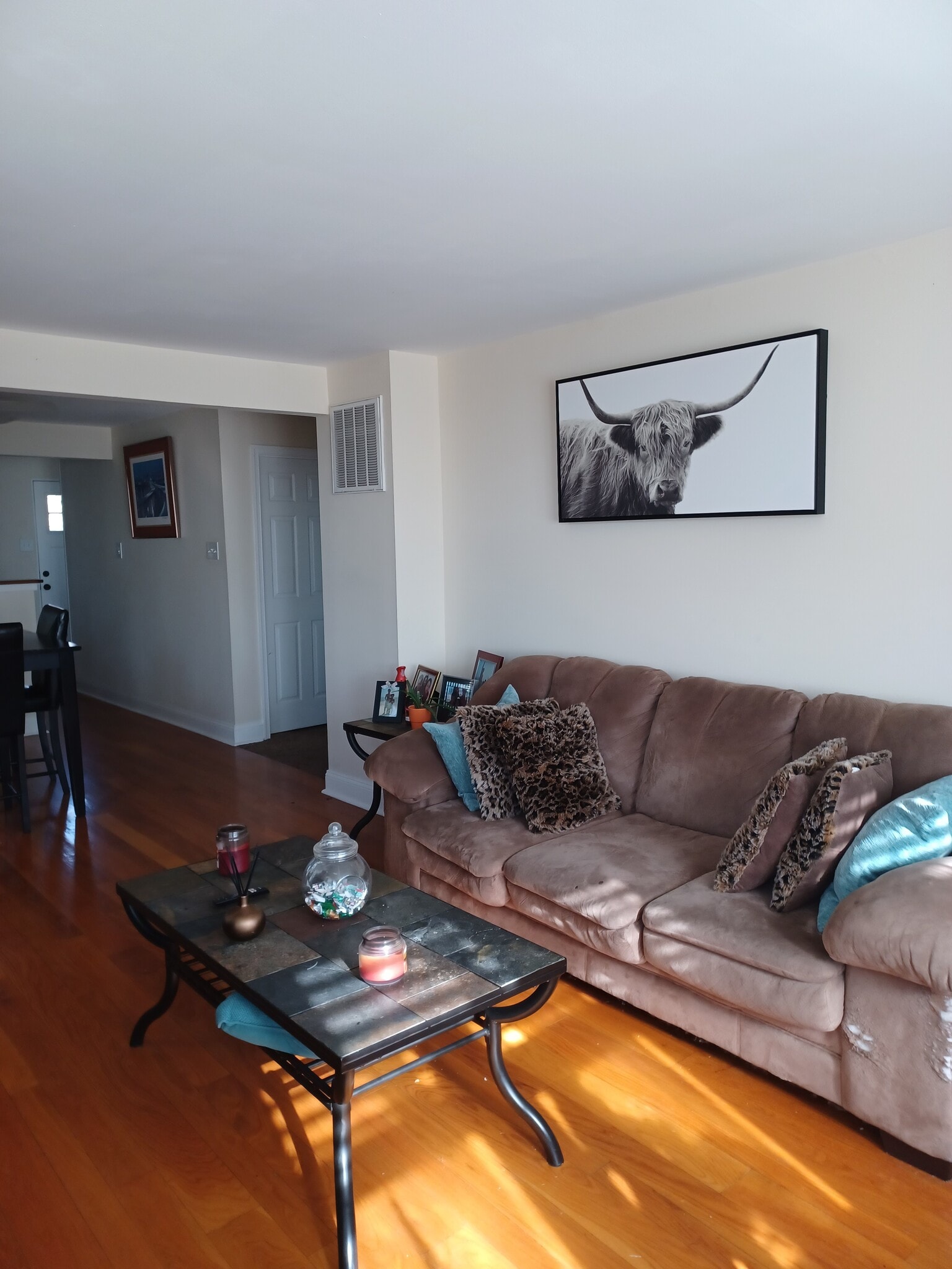 Living area looking toward kitchen - 7310 Bay Front Rd