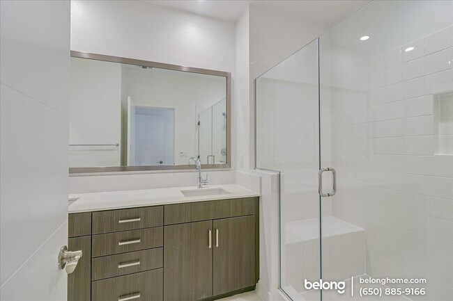 Building Photo - 105 Uptown Cir