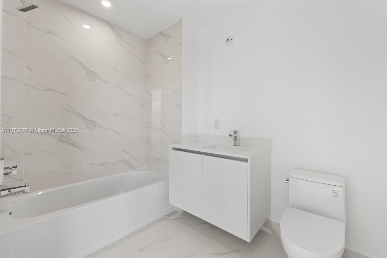 Building Photo - 700 NE 24th St