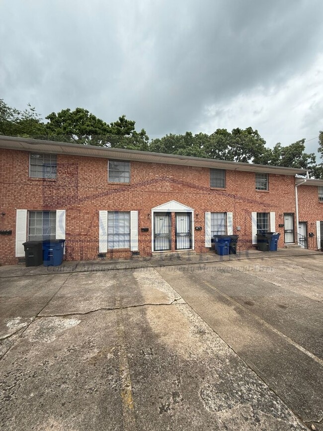 Building Photo - Duplex in NLR