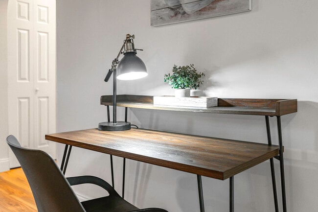 Building Photo - 762 SE River Ln