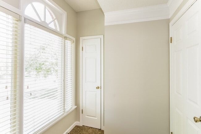 Building Photo - 429 Spruce Glen Dr