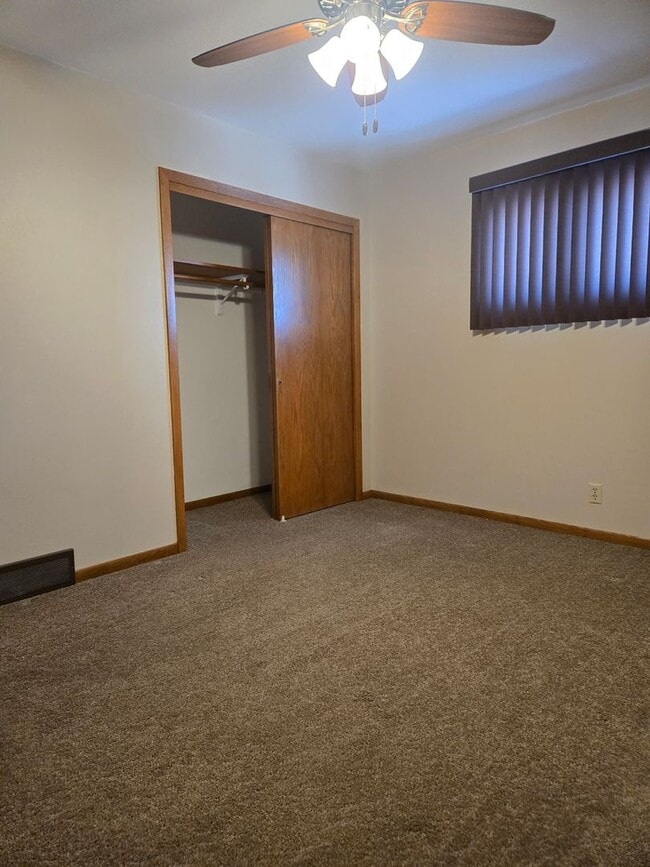 Building Photo - 922 E 12th Ave