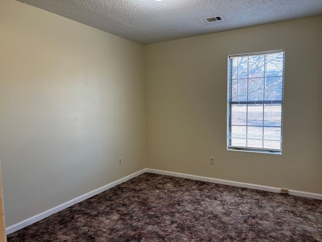 Building Photo - Cute Home in Cochran