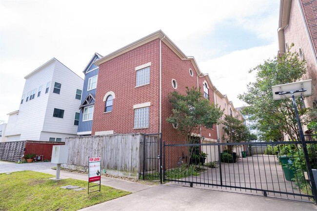 Building Photo - 718 W 22nd St