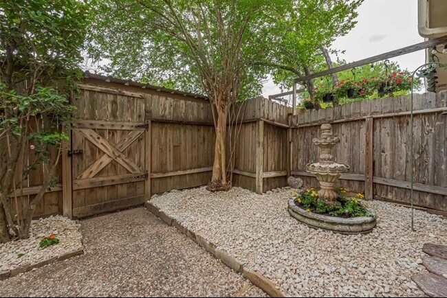 Building Photo - 1375 Country Pl Dr