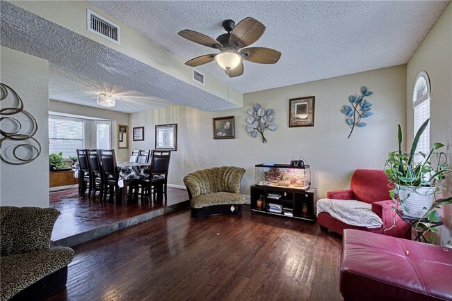 Building Photo - 4950 Elmhurst Ln