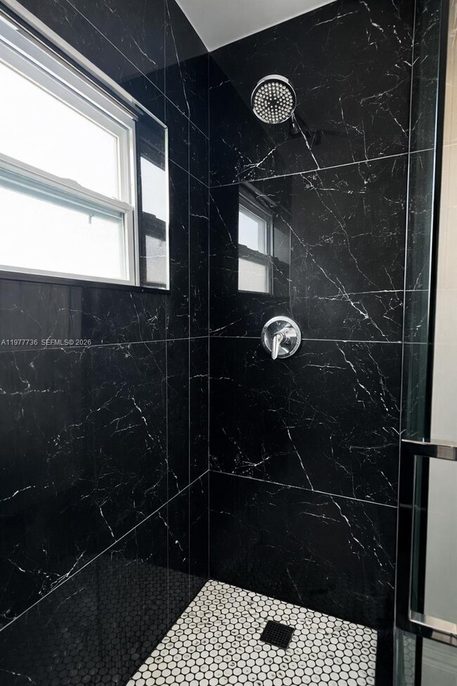 Building Photo - 1675 NE 45th St