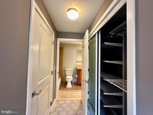 Building Photo - 888 N Quincy St