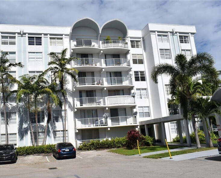Building Photo - 488 NW 165th Street Rd