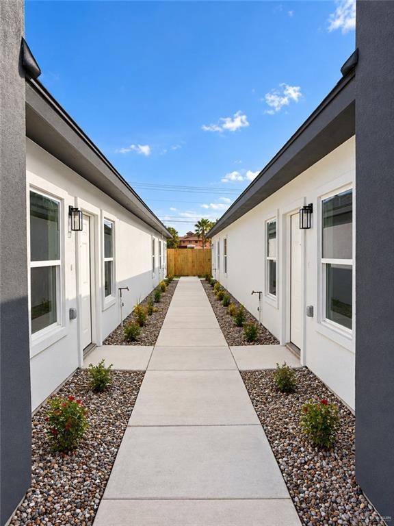 Building Photo - 3710 Hillview Ave