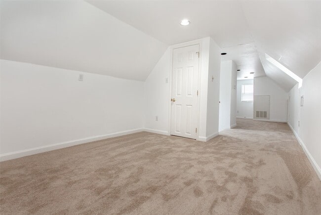 Building Photo - 5422 Miller Ave