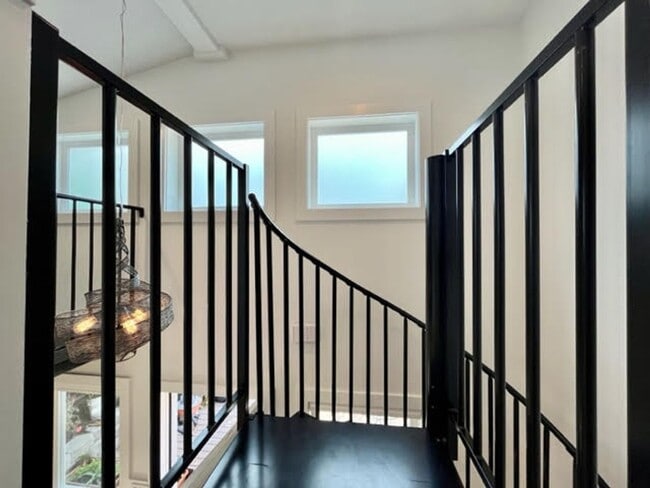 Building Photo - Recently Constructed, Fully Detached, Garden Unit, Utilities Included**